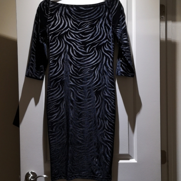 Little black dress - Picture 3 of 10